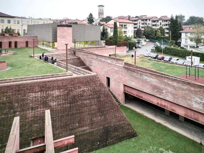 Gym of Merate. A new architectural landmark for the city.